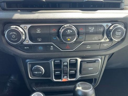 Used 2024 Jeep Wrangler Unlimited AWD/4WD image 19