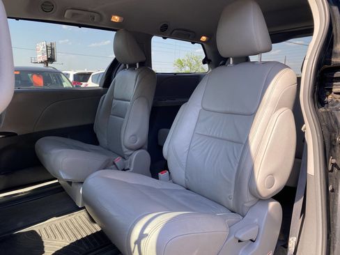 Used 2016 Toyota Sienna XLE w/ XLE Navigation Package AWD/4WD image 14