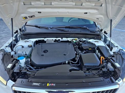 Used 2025 Volvo XC40 B5 Ultra w/ Protection Package Premier image 30