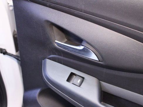 Used 2025 Buick Envista Sport Touring image 13