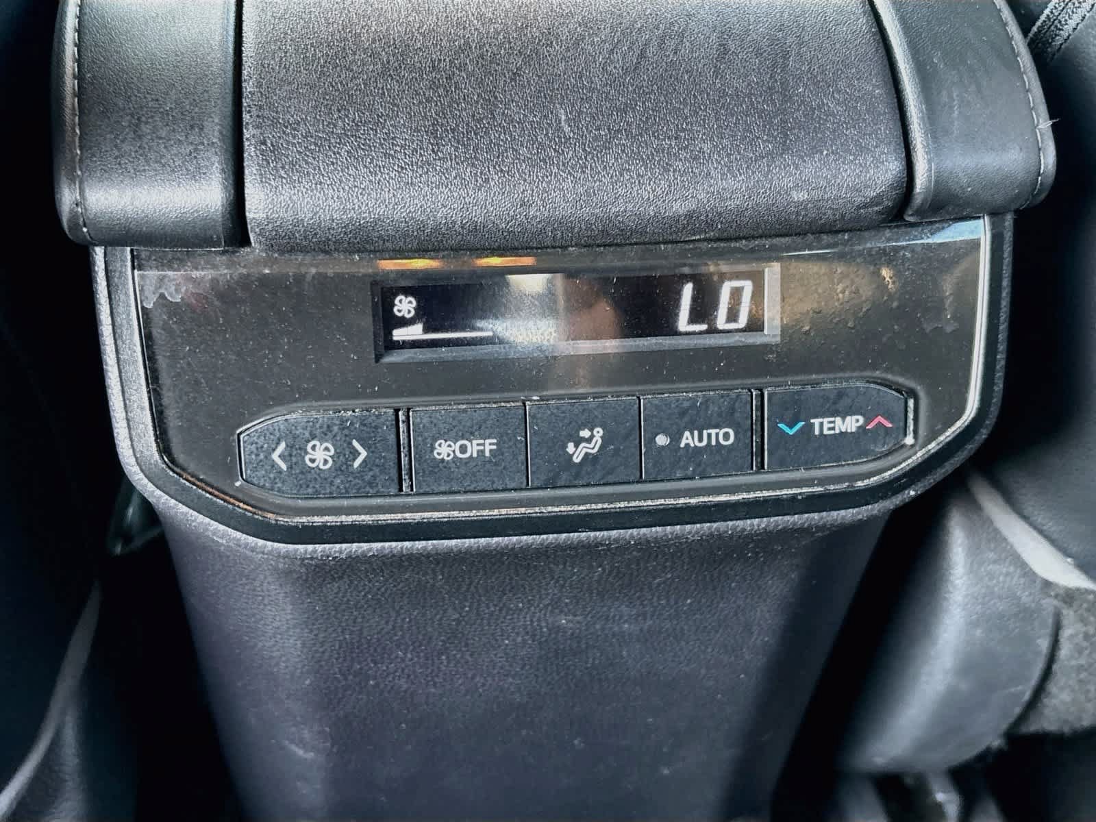 Used 2021 Toyota Highlander XLE FWD image 23