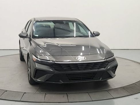 Used 2024 Hyundai Elantra SEL FWD image 3