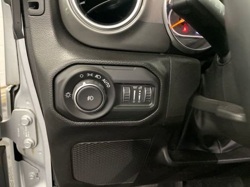 Used 2022 Jeep Wrangler Unlimited Sahara image 19