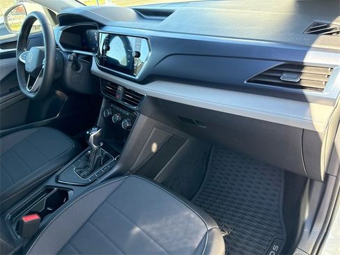Certified 2023 Volkswagen Taos SE w/ Panoramic Sunroof Package image 16