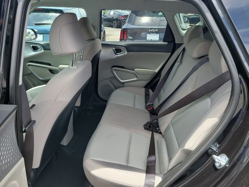 Certified 2025 Kia Soul LX w/ LX Technology Package FWD image 10