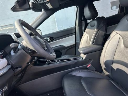 Certified 2024 Jeep Compass Limited w/ Sun and Sound Group AWD/4WD image 8
