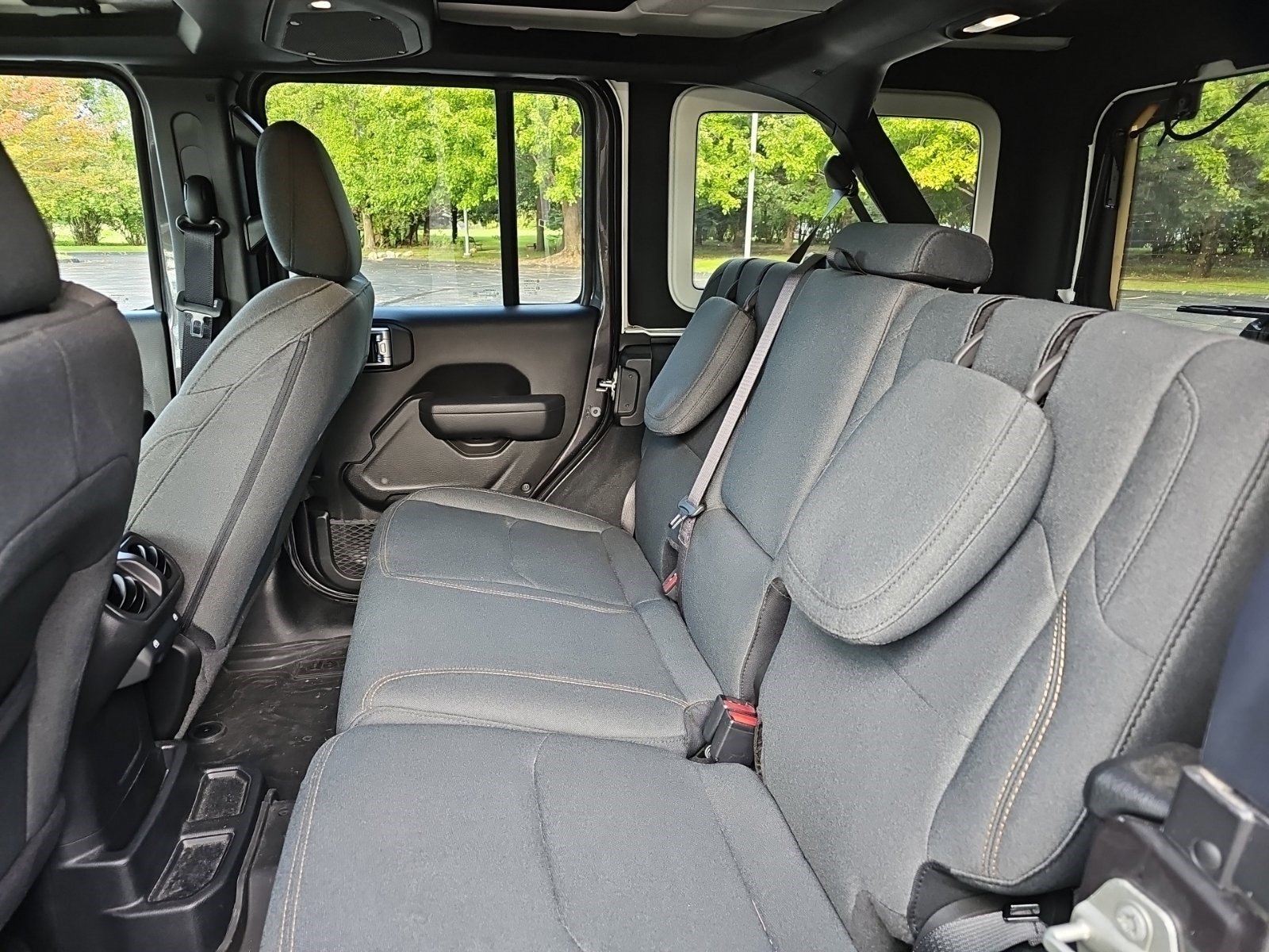 Used 2024 Jeep Wrangler Unlimited AWD/4WD image 16