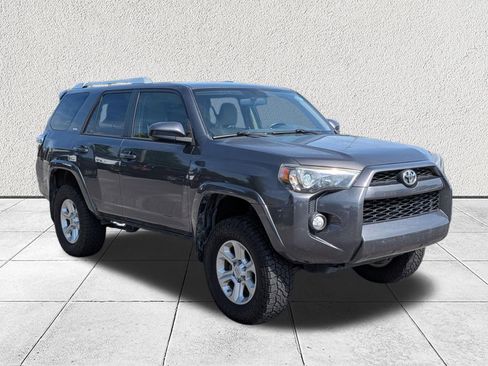Used 2017 Toyota 4Runner SR5 AWD/4WD image 1