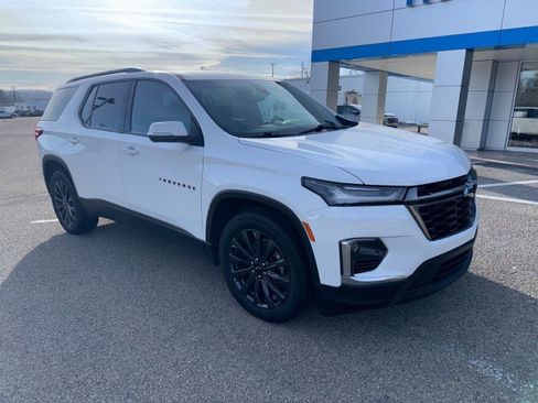 Used 2023 Chevrolet Traverse RS image 7