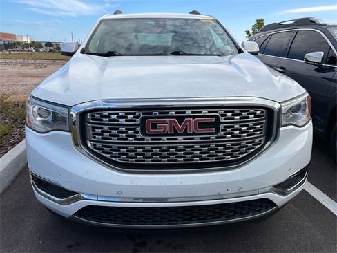 Used 2019 GMC Acadia Denali image 2
