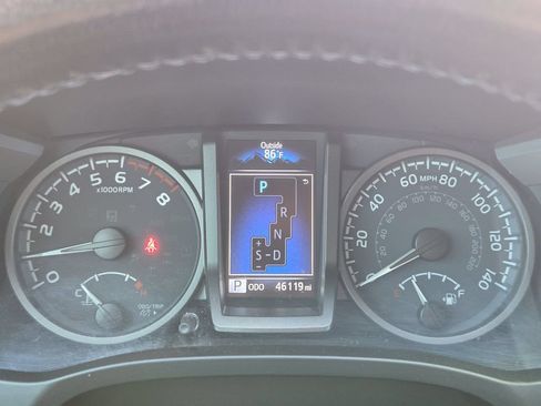 Used 2020 Toyota Tacoma TRD Sport AWD/4WD image 10