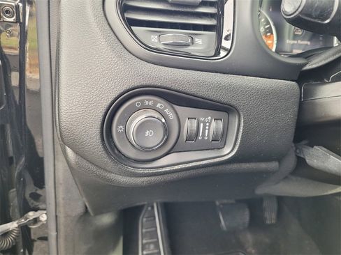 Used 2018 Jeep Renegade Altitude w/ UConnect 8.4 Nav Group image 24