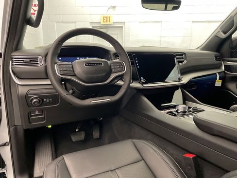 New 2025 Jeep Wagoneer L Series II w/ Convenience Group I image 12