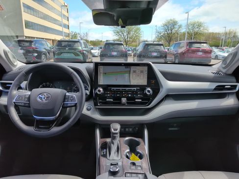 Certified 2020 Toyota Highlander Platinum AWD/4WD image 11