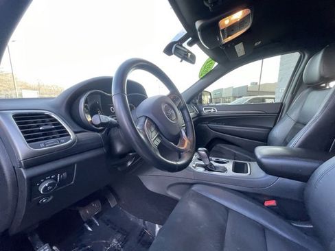 Used 2021 Jeep Grand Cherokee Laredo X image 11