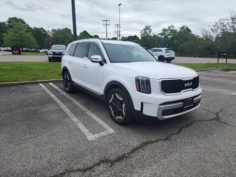 Used 2023 Kia Telluride EX w/ EX Captain's Chair Package AWD/4WD image 1