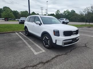 Used 2023 Kia Telluride EX w/ EX Captain's Chair Package AWD/4WD video 1