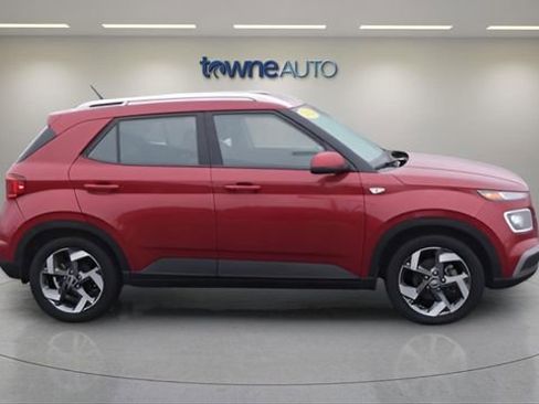 Used 2023 Hyundai Venue Limited image 5