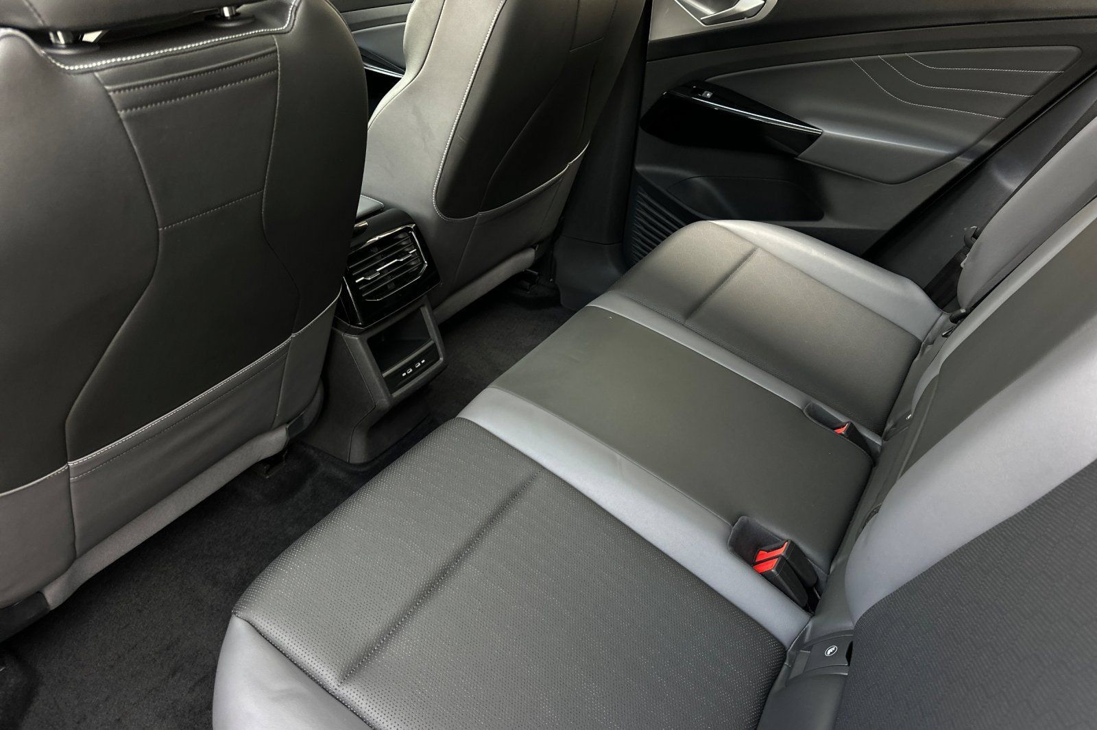Used 2023 Volkswagen ID.4 Pro S RWD image 12