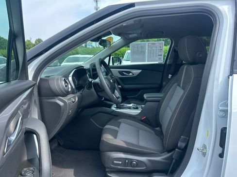Used 2025 Chevrolet Blazer LT AWD/4WD image 16