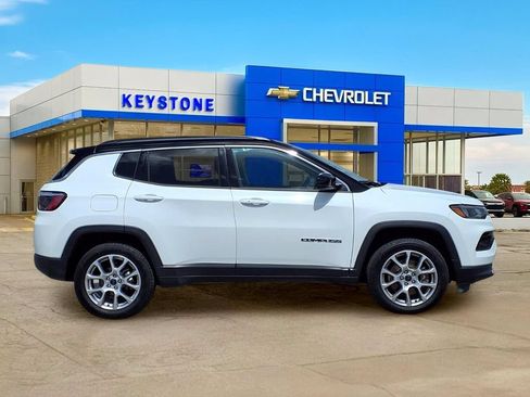 Used 2025 Jeep Compass Limited AWD/4WD image 8