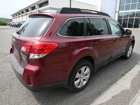 Used 2012 Subaru Outback 2.5i Premium w/ All-Weather Pkg AWD/4WD image 4