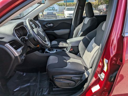 Used 2014 Jeep Cherokee Latitude FWD image 24