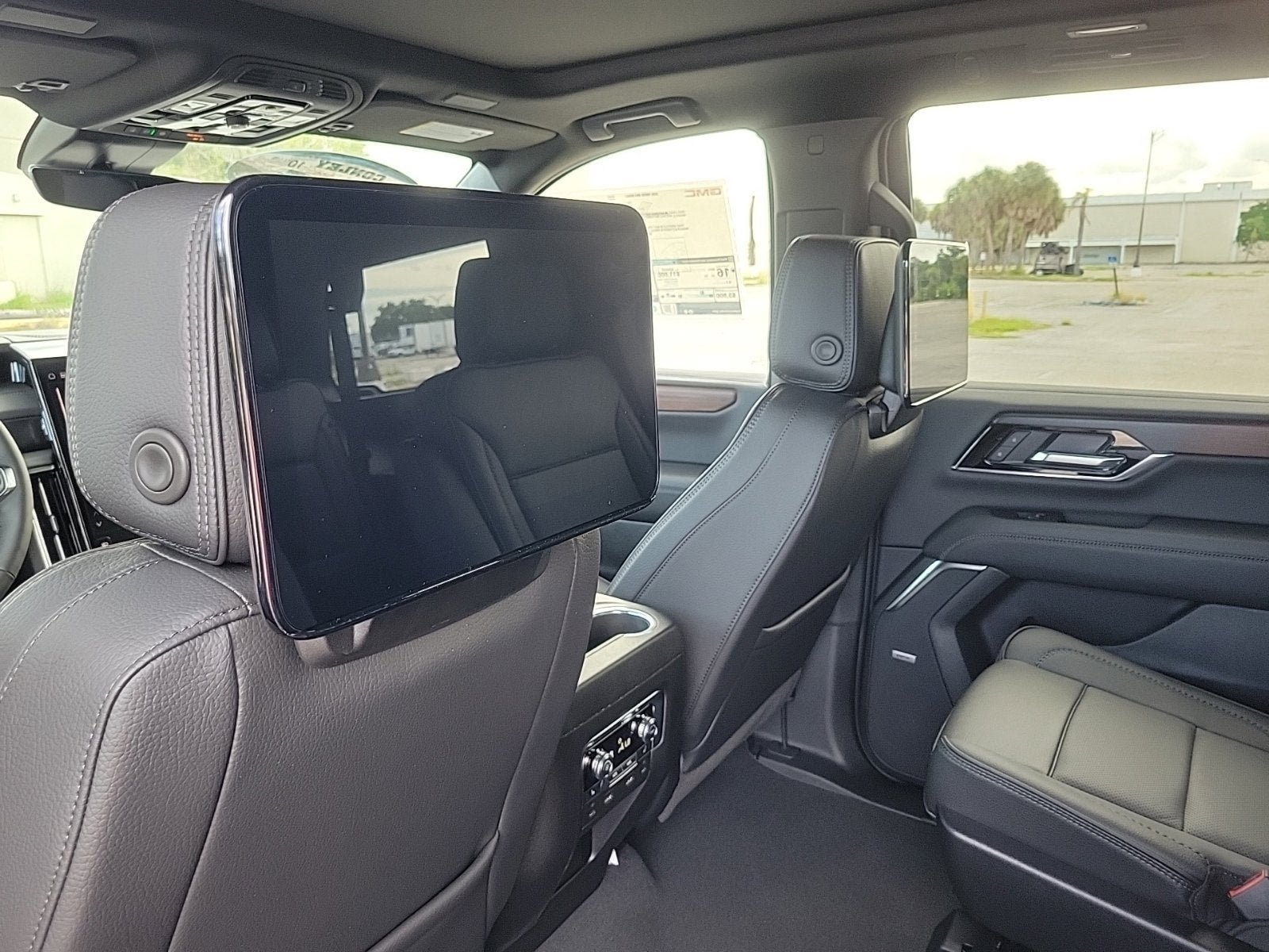 New 2026 GMC Yukon Denali w/ Denali Reserve Package AWD/4WD image 12