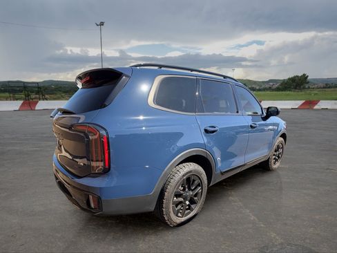 Used 2025 Kia Telluride AWD image 3
