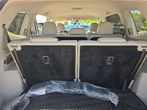 Used 2024 Volkswagen Atlas SE FWD image 27