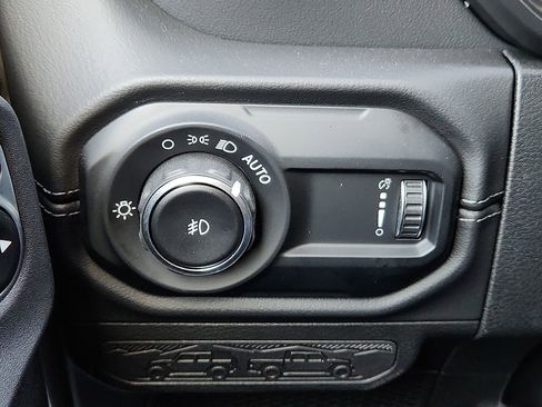 Used 2024 Jeep Wrangler Sahara image 22