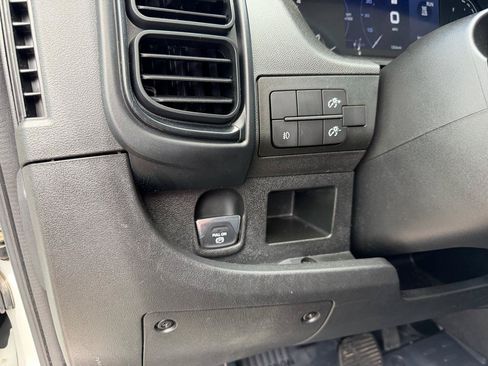 Used 2025 RAM ProMaster 2500 w/ U-Haul Equipment Group FWD image 15