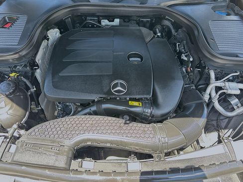Used 2020 Mercedes-Benz GLC 300 4MATIC image 32