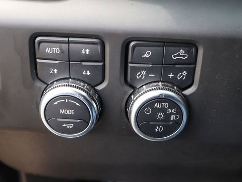 Used 2024 GMC Sierra 2500 AT4 w/ AT4 Preferred Package AWD/4WD image 39