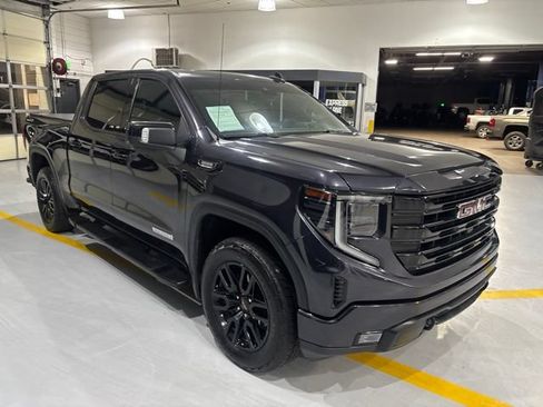 Used 2022 GMC Sierra 1500 Elevation w/ Elevation Premium Package AWD/4WD image 4
