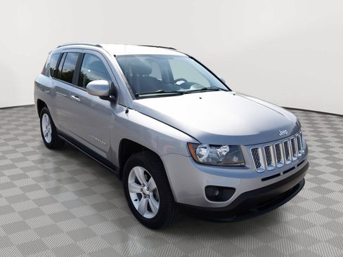 Used 2016 Jeep Compass Latitude AWD/4WD image 3