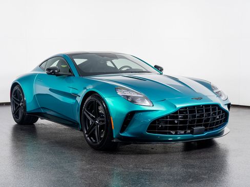 Used 2025 Aston Martin V8 Vantage Coupe image 4
