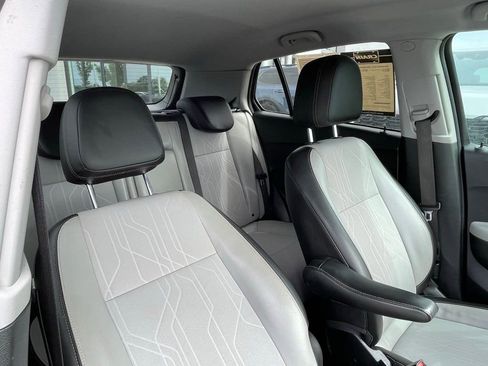 Used 2020 Chevrolet Trax LT w/ LT Convenience Package image 26