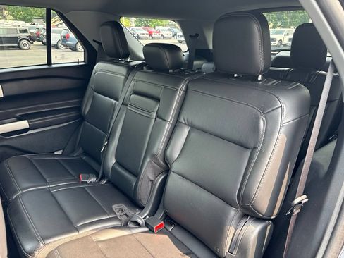 Used 2024 Ford Explorer XLT w/ Equipment Group 202A AWD/4WD image 8