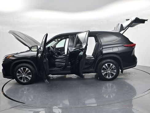 Used 2023 Toyota Highlander XLE AWD/4WD image 60