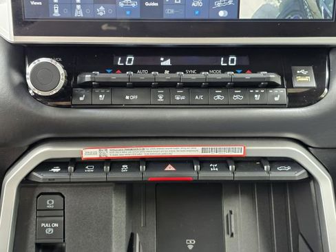 Used 2025 Toyota Tundra Platinum AWD/4WD image 19