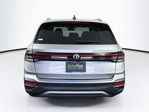 Used 2025 Volkswagen Taos SE FWD image 7