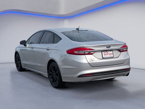 Used 2017 Ford Fusion SE w/ Fusion SE Technology Package FWD image 7