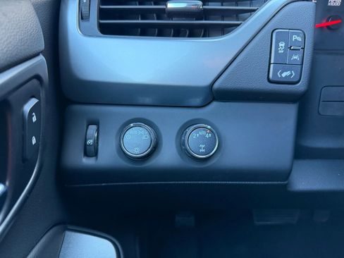 Used 2018 Chevrolet Suburban LT image 29