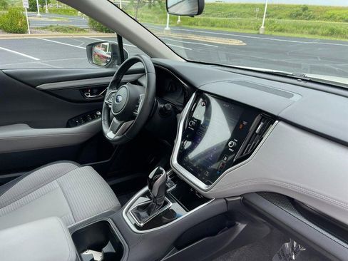 Used 2021 Subaru Outback Premium image 9