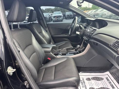 Used 2017 Honda Accord Sport image 11