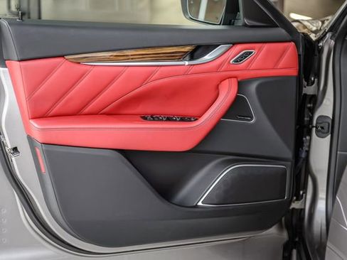 Used 2019 Maserati Levante GranLusso image 48