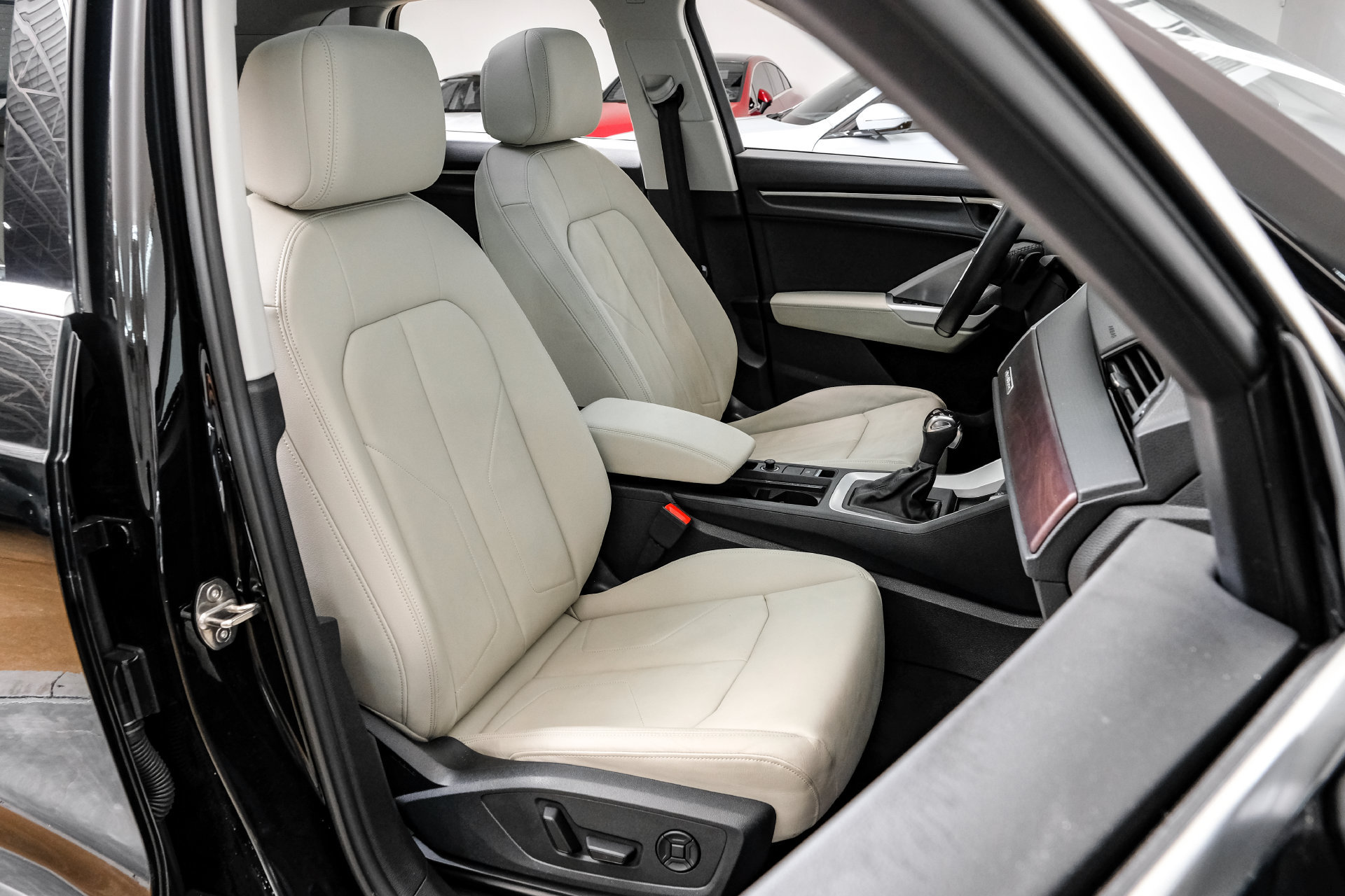 Used 2024 Audi Q3 2.0T Premium AWD/4WD image 37