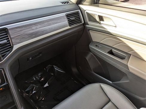 Certified 2023 Volkswagen Atlas Cross Sport SE w/ Panoramic Sunroof Package image 17