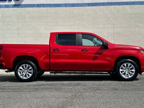Used 2024 Chevrolet Silverado 1500 Custom image 3